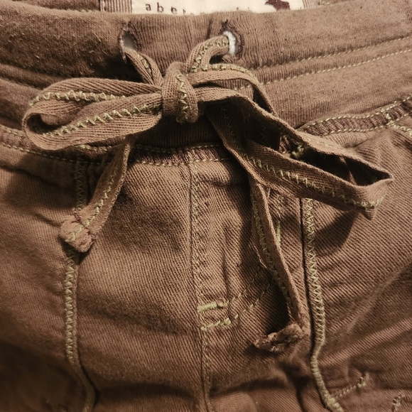 Abercrombie & Fitch Brown Cargo Shorts - Picture 4 of 10